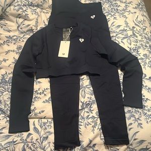 Women’s Best M Power Seamless crop top and leggings Sapphire Blue.  NWT